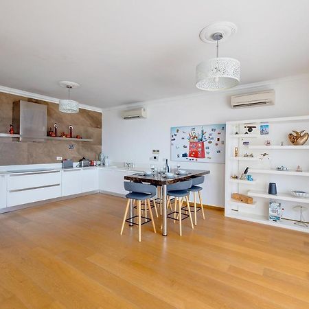 Seafront Apartment In Sliema With Pool, Upmarket Complex Dış mekan fotoğraf