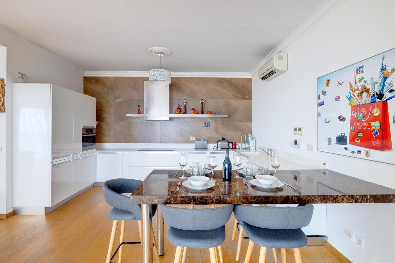 Seafront Apartment In Sliema With Pool, Upmarket Complex Dış mekan fotoğraf