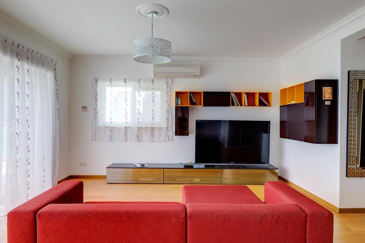 Seafront Apartment In Sliema With Pool, Upmarket Complex Dış mekan fotoğraf