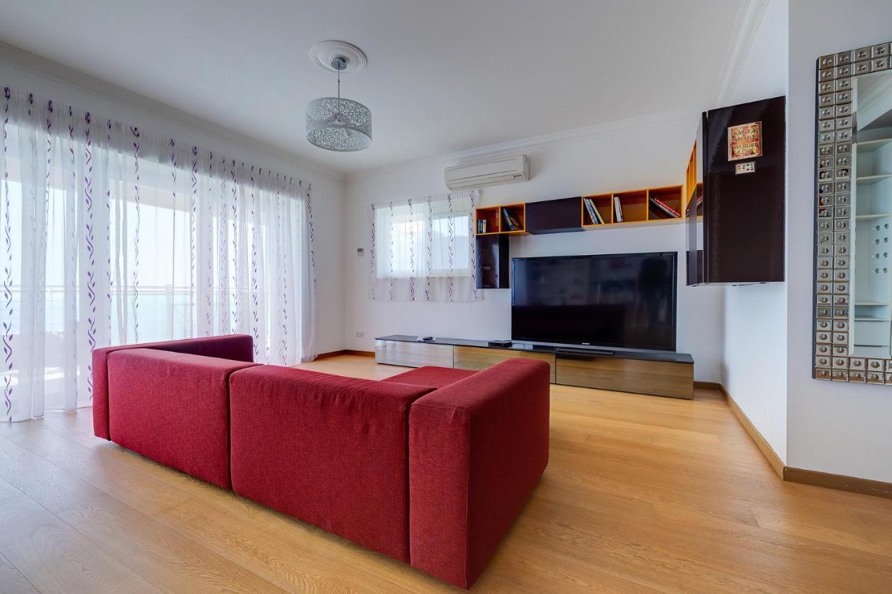 Seafront Apartment In Sliema With Pool, Upmarket Complex Dış mekan fotoğraf