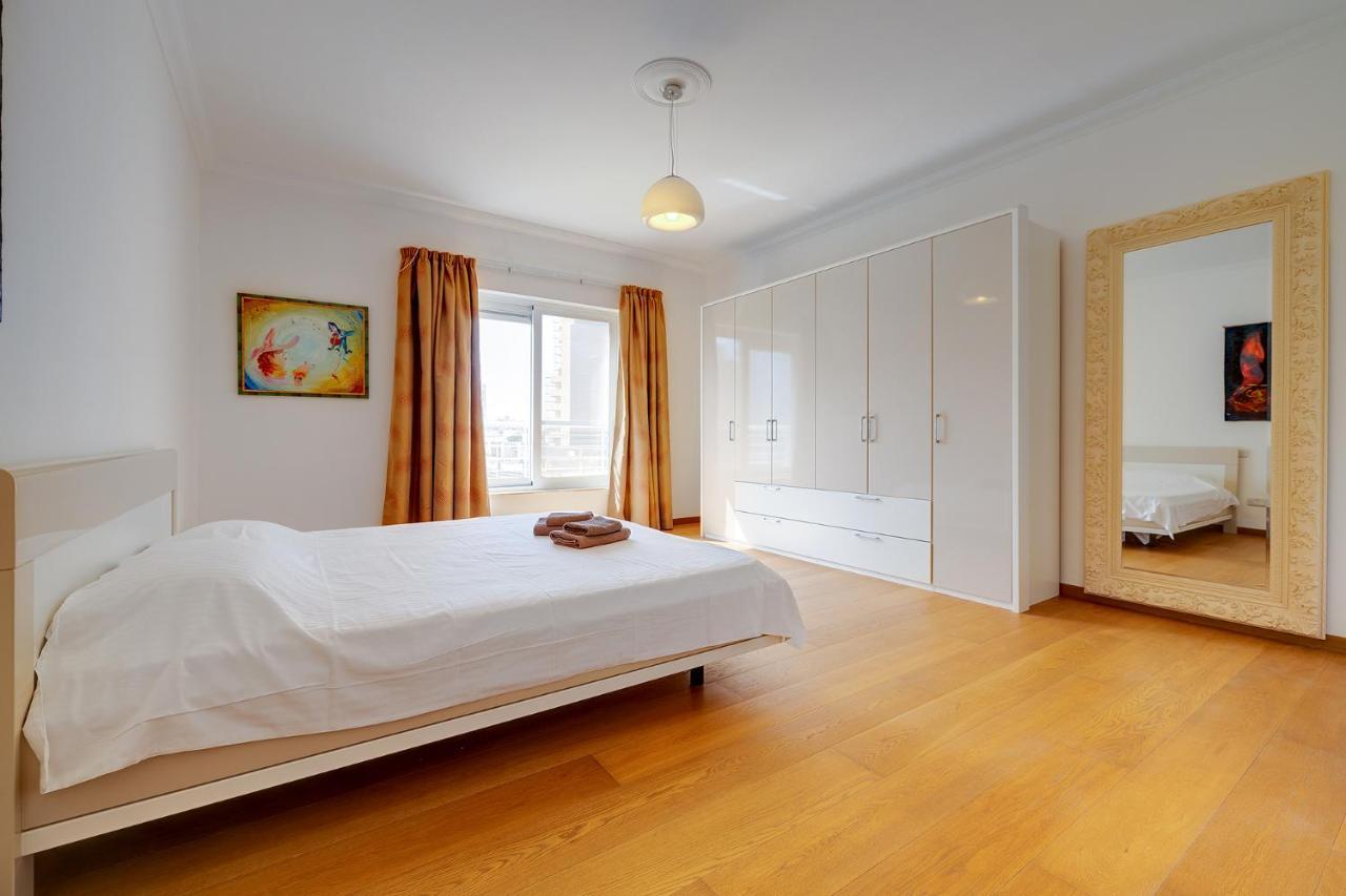 Seafront Apartment In Sliema With Pool, Upmarket Complex Dış mekan fotoğraf
