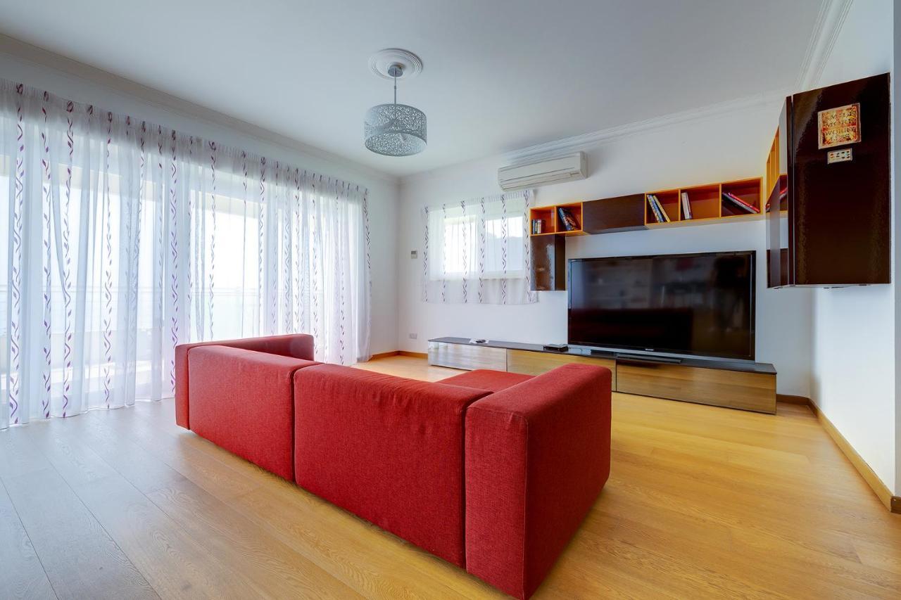 Seafront Apartment In Sliema With Pool, Upmarket Complex Dış mekan fotoğraf