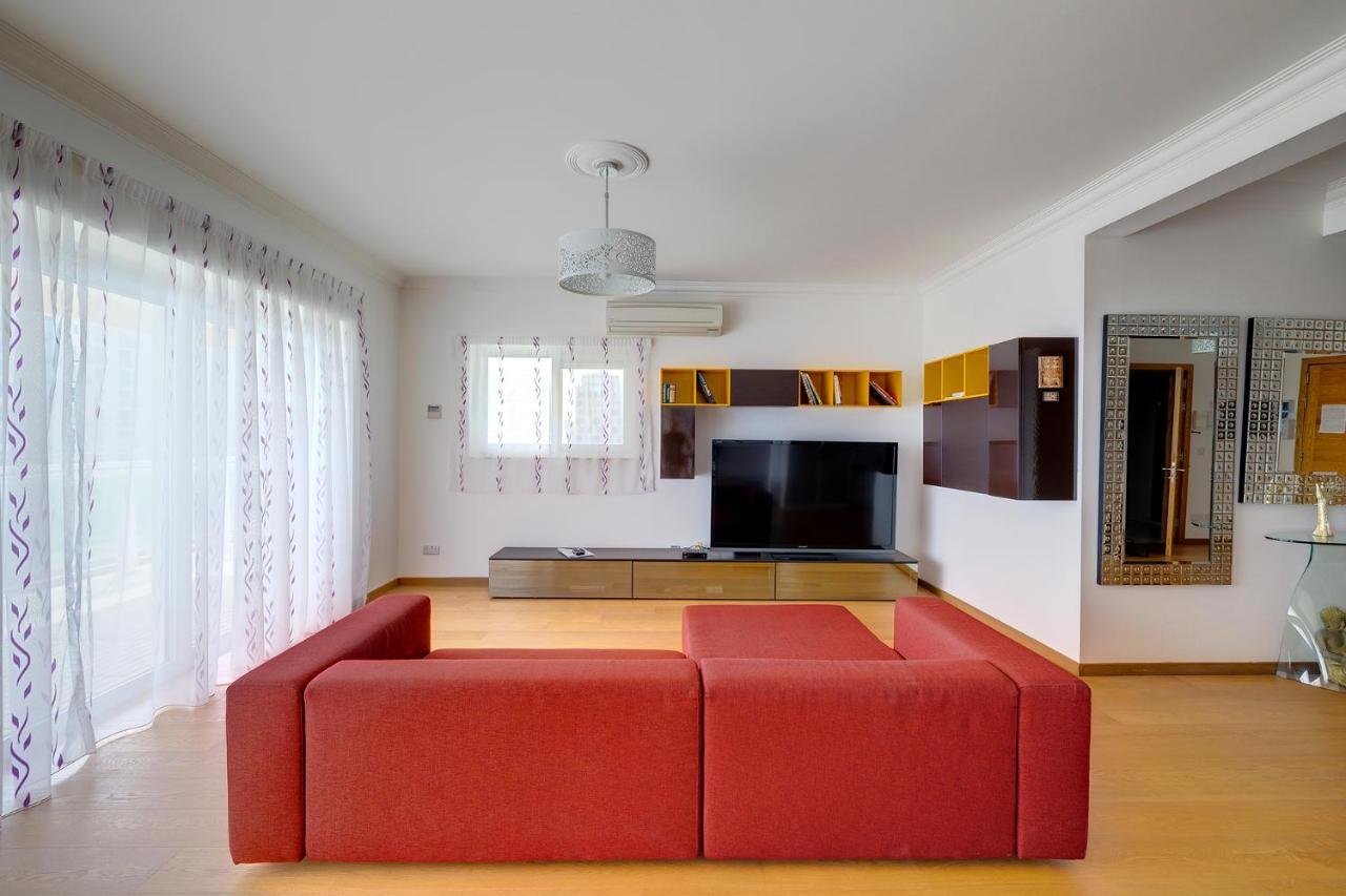 Seafront Apartment In Sliema With Pool, Upmarket Complex Dış mekan fotoğraf