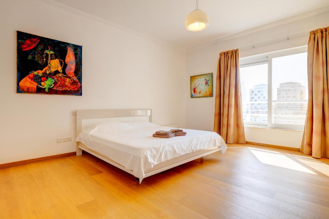 Seafront Apartment In Sliema With Pool, Upmarket Complex Dış mekan fotoğraf