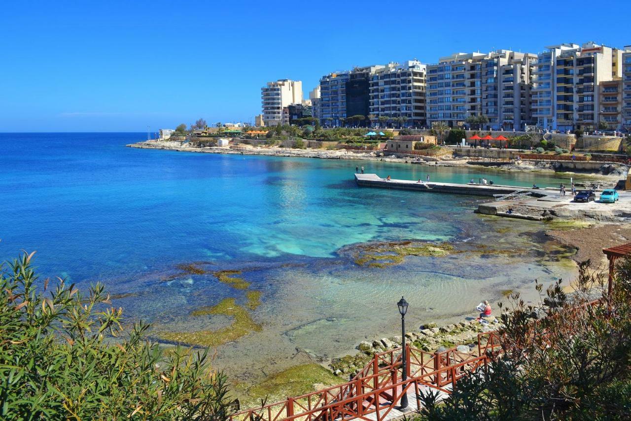 Seafront Apartment In Sliema With Pool, Upmarket Complex Dış mekan fotoğraf