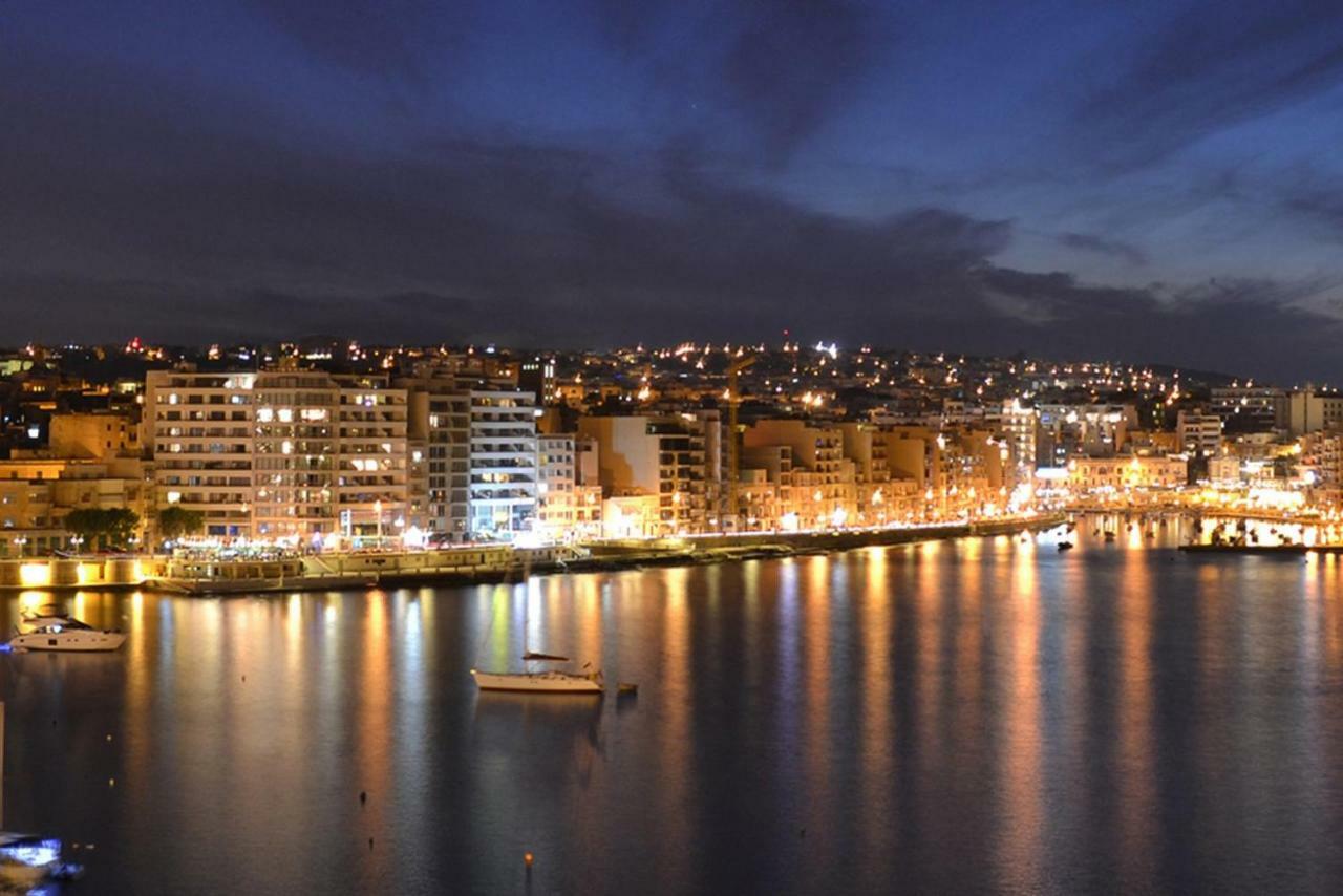 Seafront Apartment In Sliema With Pool, Upmarket Complex Dış mekan fotoğraf