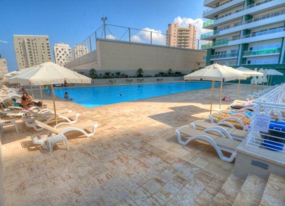 Seafront Apartment In Sliema With Pool, Upmarket Complex Dış mekan fotoğraf