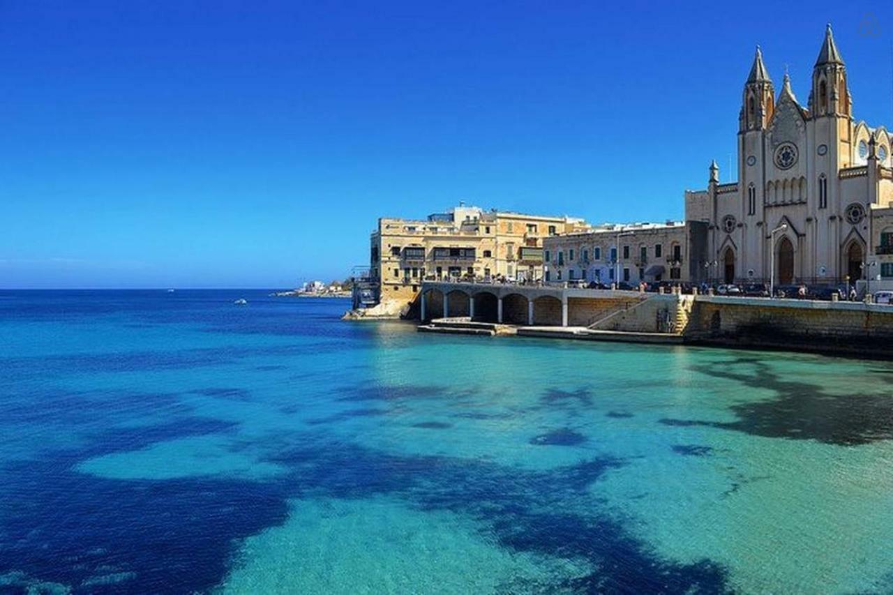 Seafront Apartment In Sliema With Pool, Upmarket Complex Dış mekan fotoğraf