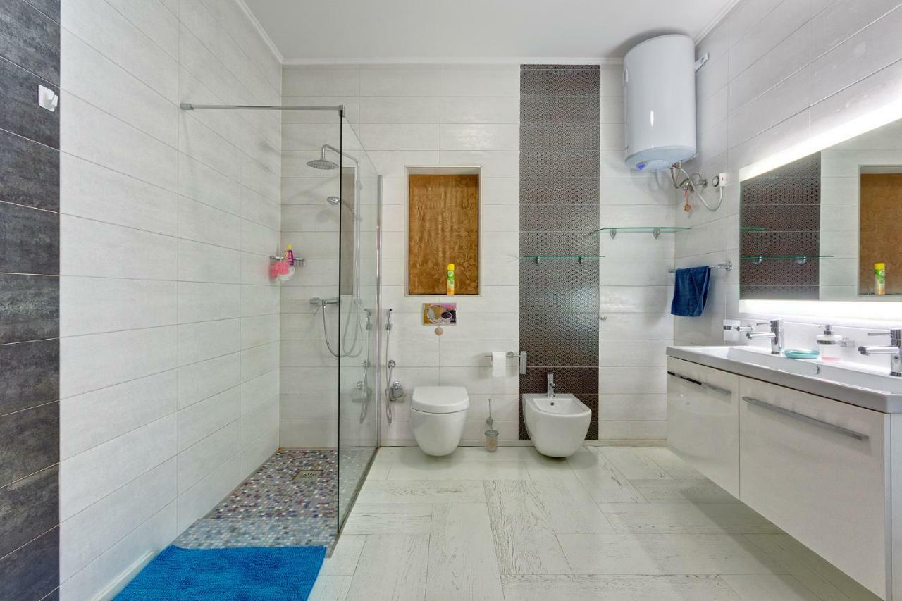Seafront Apartment In Sliema With Pool, Upmarket Complex Dış mekan fotoğraf