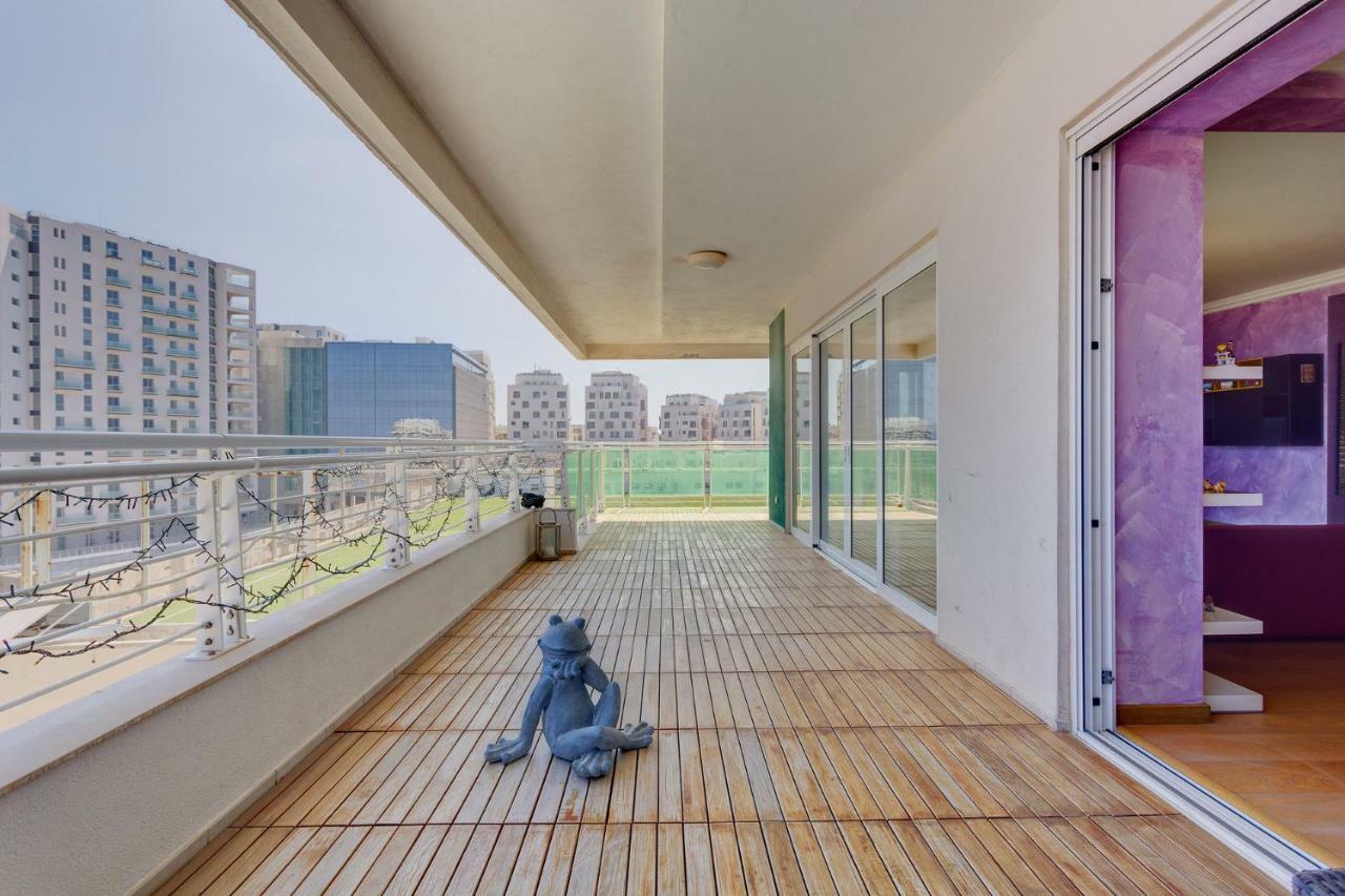 Seafront Apartment In Sliema With Pool, Upmarket Complex Dış mekan fotoğraf